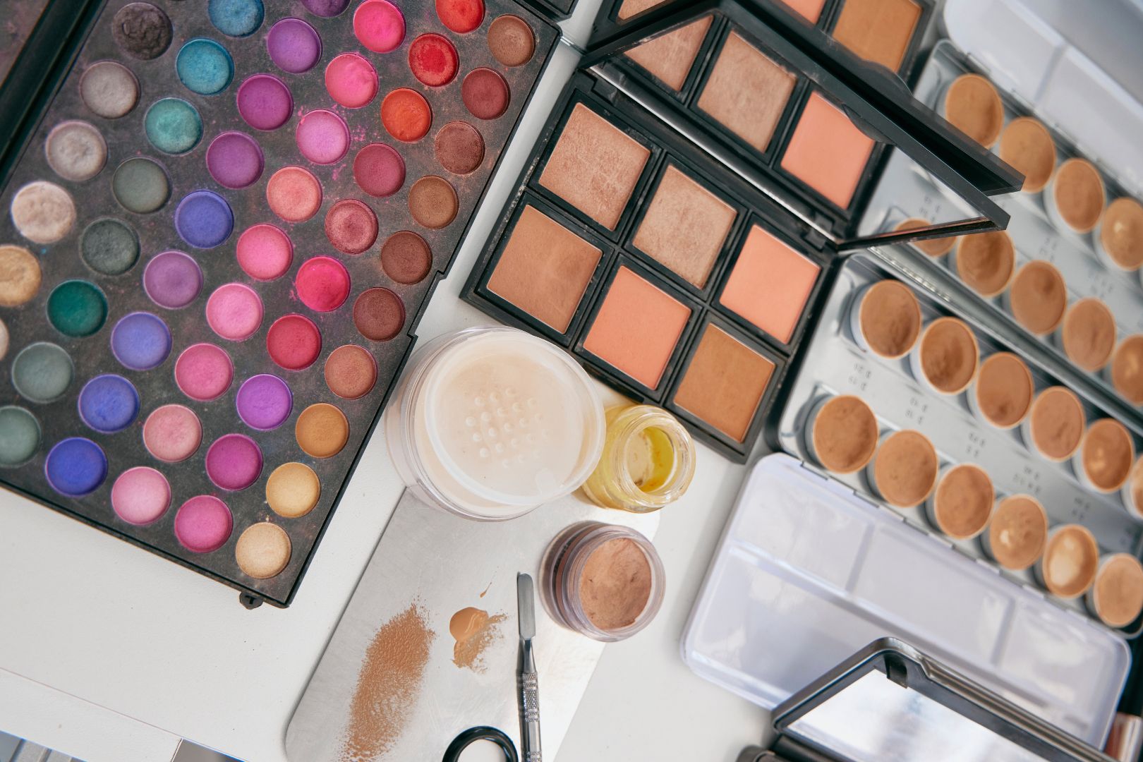 diferenca entre kit de maquiagem profissional e amador