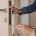 E seguro consertar fechadura sozinho